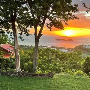 Chalet Ayounaka, Bouillante